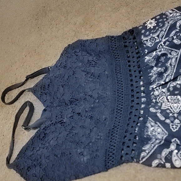 One piece - Picture 2 of 3